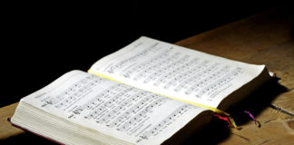 귀 기울이는 마음이 절실합니다