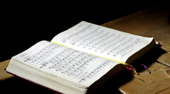 귀 기울이는 마음이 절실합니다