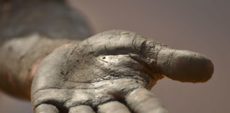 참을 수 없는 생명의 가벼움