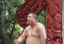 성경을 얻는 것은 총을 얻는 것보다 중요하다