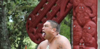 성경을 얻는 것은 총을 얻는 것보다 중요하다