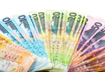 한 사람 여기, 또 그 곁에