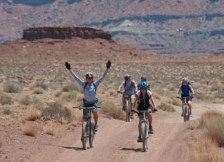 사막을 걷고 있는 그대여