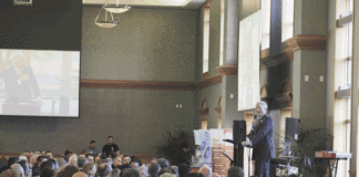 오클랜드의 부흥 위해 처음으로 조찬기도회 가져