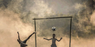 믿음 때문에 공격 당하는 크리스천 위해 기도해야