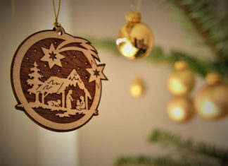 예수 탄생 축하에서 메시아 예수를 전하라