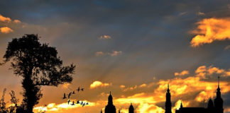 흩어지는 교회, 모이는 교회