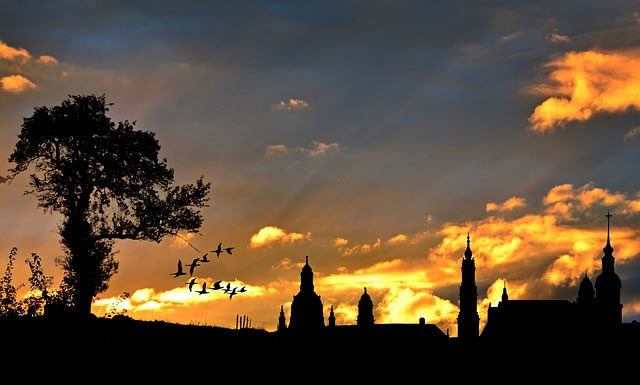 흩어지는 교회, 모이는 교회