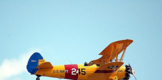 “헉! 이 비행기를 타고 간다고?”