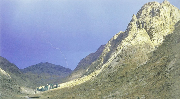 시내 산, 해 같이 빛나는 지도자로 빚어진 곳