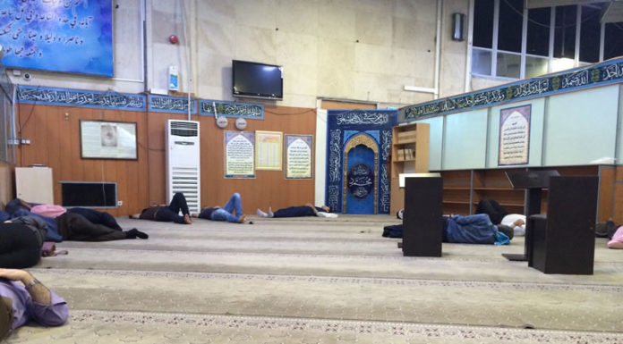 ‘이슬람 기도처소에서 누린 꿀잠’- 이란 테헤란