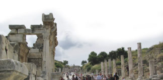 음란한 도시, 에베소에 세워진 교회와 하나님의 섭리