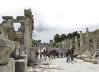 음란한 도시, 에베소에 세워진 교회와 하나님의 섭리