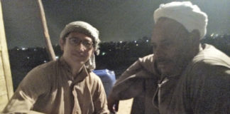 이집트 사막에서 한밤중에 마주한 6인조 권총 강도