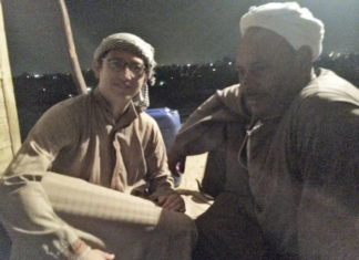 이집트 사막에서 한밤중에 마주한 6인조 권총 강도