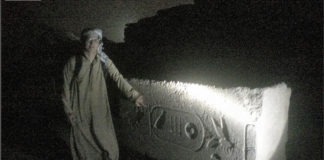 이집트 사막에서 한밤중에 마주한 6인조 권총 강도 2