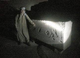 이집트 사막에서 한밤중에 마주한 6인조 권총 강도 2