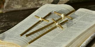 지고 가야 할 또 하나의 십자가 ‘성경’