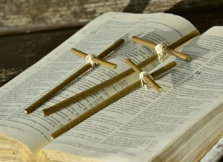 지고 가야 할 또 하나의 십자가 ‘성경’