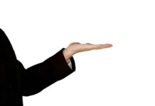 “네 손에 들고 있는 것이 무엇이냐?”