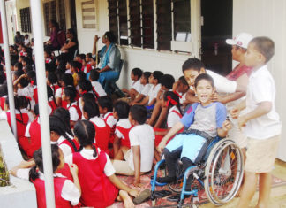 장애 아동들을 위한 재활 치료의 시작