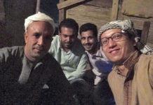 이집트 사막에서 한밤중에 마주한 6인조 권총 강도 3