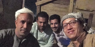 이집트 사막에서 한밤중에 마주한 6인조 권총 강도 3