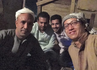 이집트 사막에서 한밤중에 마주한 6인조 권총 강도 3