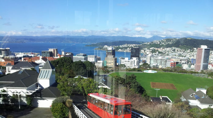 나그네 공동체를 이루라