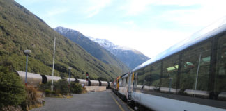 빙하와 화산 그리고 협곡과 해안을 달리는 기차