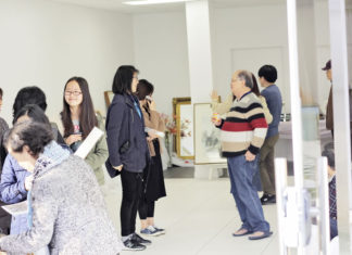 계속해서 작품을 기증 받아 한국 문화 알릴 전시회를 준비하기로 해