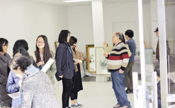 계속해서 작품을 기증 받아 한국 문화 알릴 전시회를 준비하기로 해