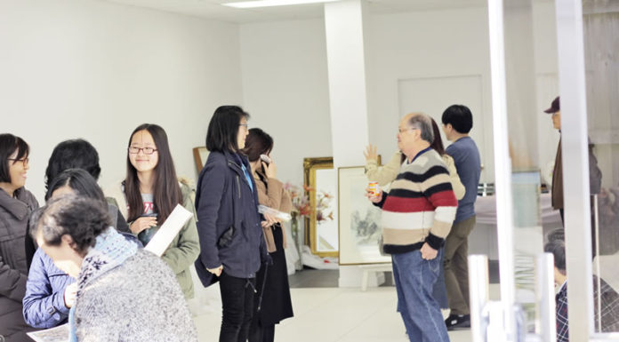 계속해서 작품을 기증 받아 한국 문화 알릴 전시회를 준비하기로 해