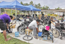 망고트리센터의 휠체어 등 보장구 제공 사역