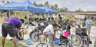 망고트리센터의 휠체어 등 보장구 제공 사역