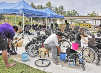 망고트리센터의 휠체어 등 보장구 제공 사역