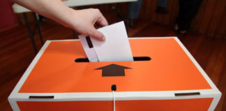 새로운 정부와 지역 의회 의원 위한 총선거