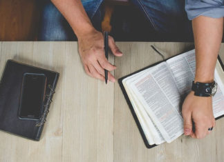 성경말씀 속에서 만난 소망의 하나님