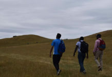 나는 여전히 여행 중이다