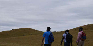 나는 여전히 여행 중이다