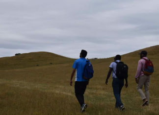 나는 여전히 여행 중이다