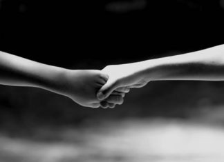 “누굴까? 그 남자가?”