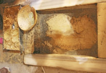 “왼발은 모스크에, 오른발은 교회에?”