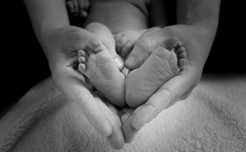 정부는 낙태법 개정을 재고하고 있어