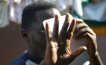 환영 받지 못하는 사람