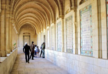 동굴 속에서 울려 퍼지는 기도 중의 기도