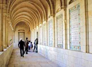 동굴 속에서 울려 퍼지는 기도 중의 기도