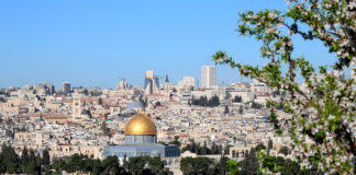 하나님 친절 떠나는 날! 교회 간판 내리는 날!