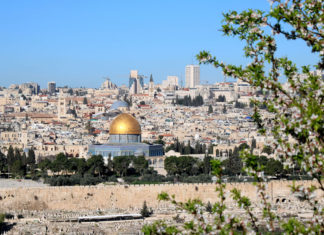 하나님 친절 떠나는 날! 교회 간판 내리는 날!