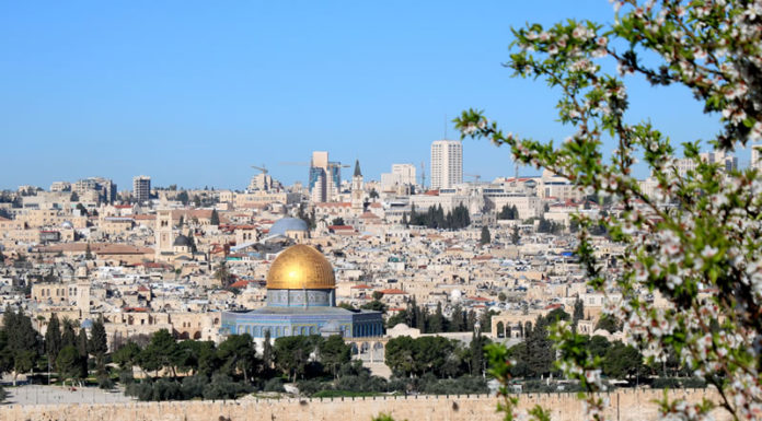 하나님 친절 떠나는 날! 교회 간판 내리는 날!